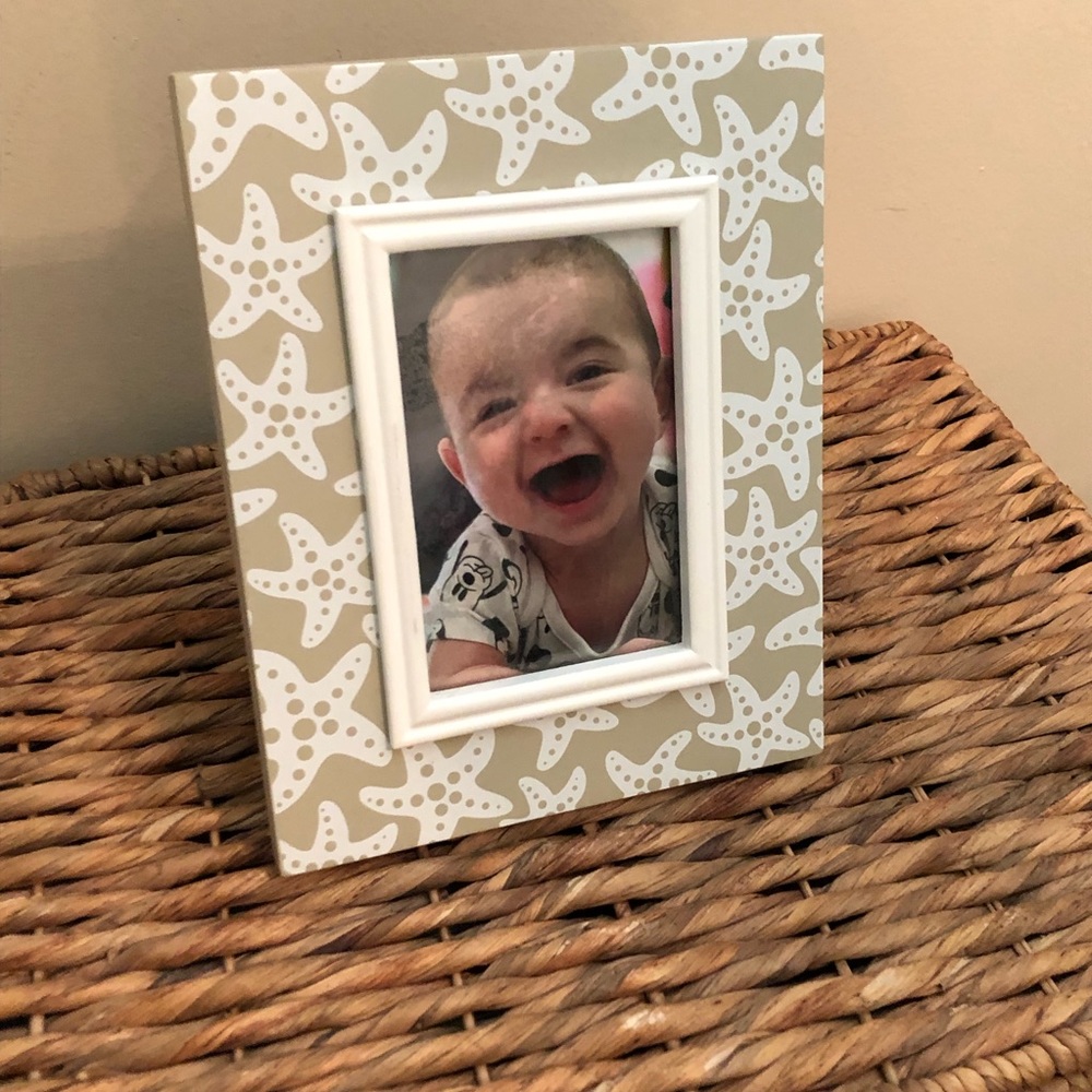 Kirklands 4” x 6” starfish frame (beige/cream)